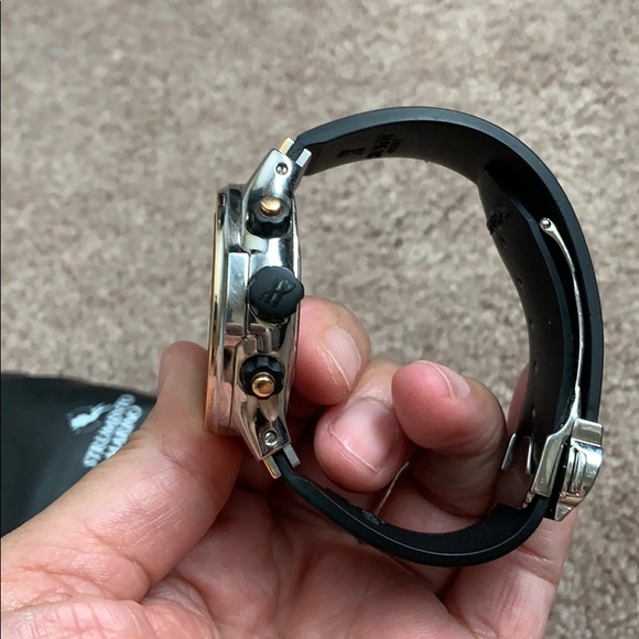 Item # C16 - AUTHENTIC MENS HUBLOT AUTOMATIC WATCH - Picture 4 of 11